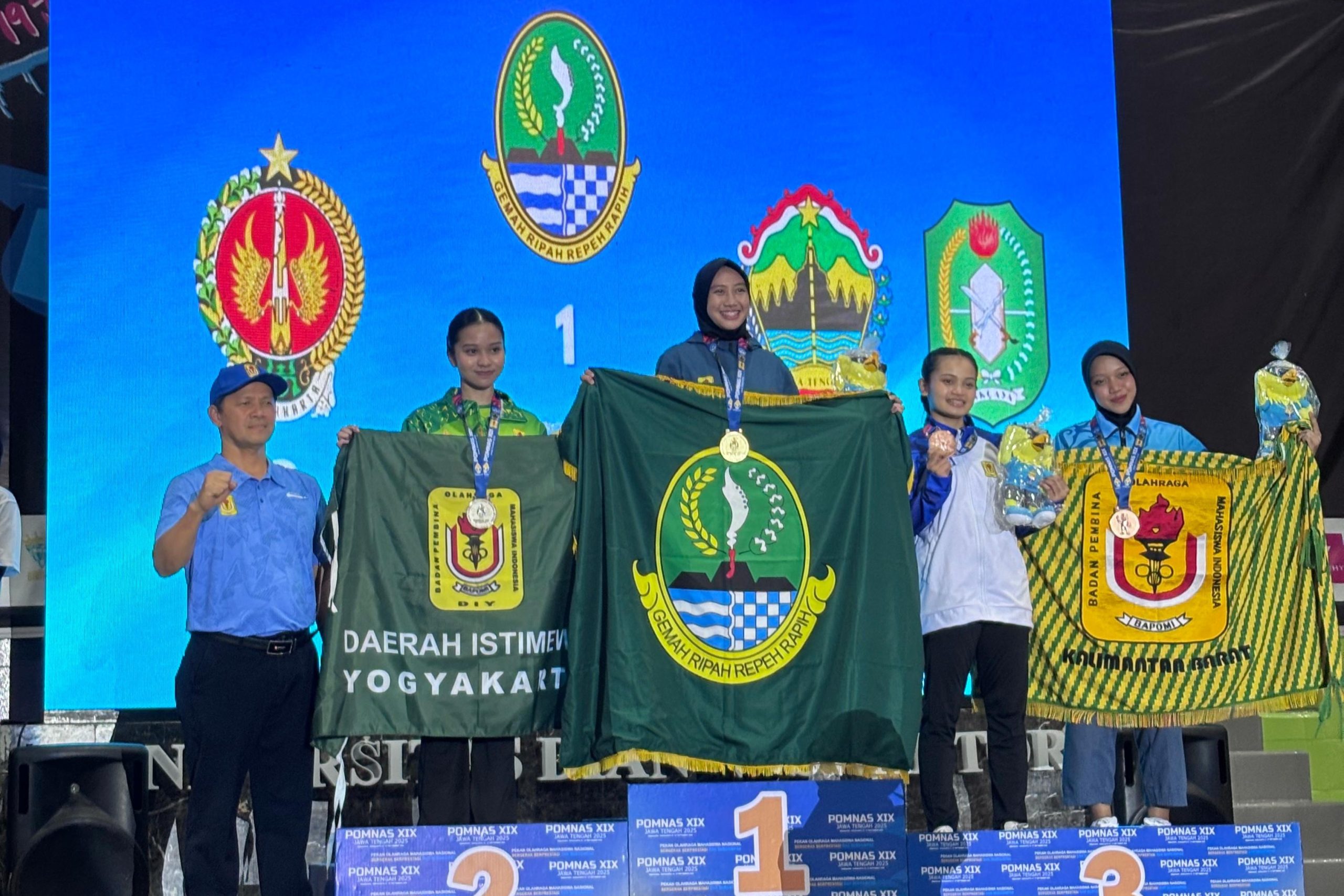 Mahasiswa FPOK UPI Sumbang Medali Emas di POMNAS 2025 Lewat Taekwondo