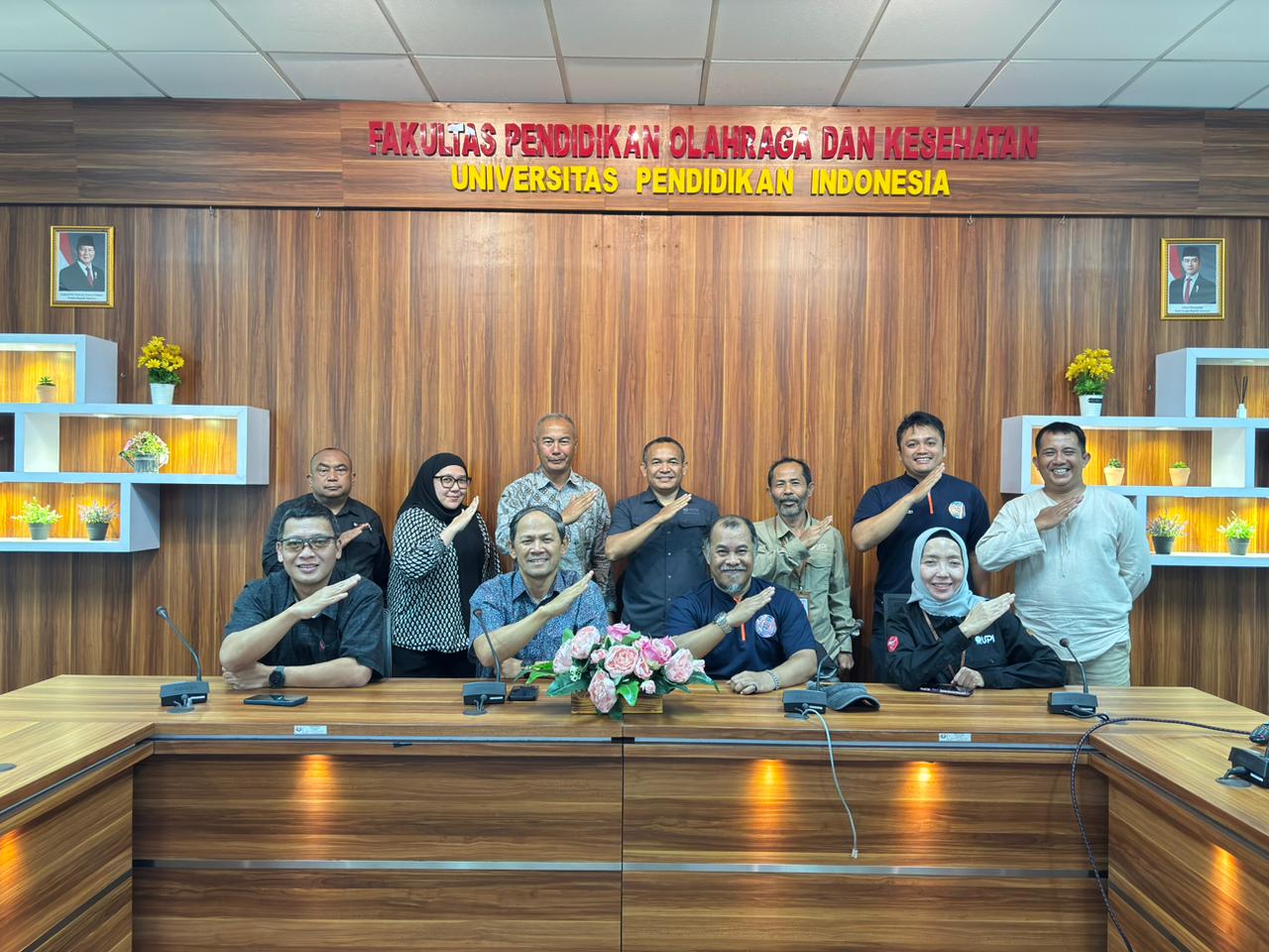 Sinergi Perguruan Tinggi dan Sekolah Sepak Bola: FPOK UPI dan SSB Bravensia Kota Cimahi Jajaki Kerja Sama