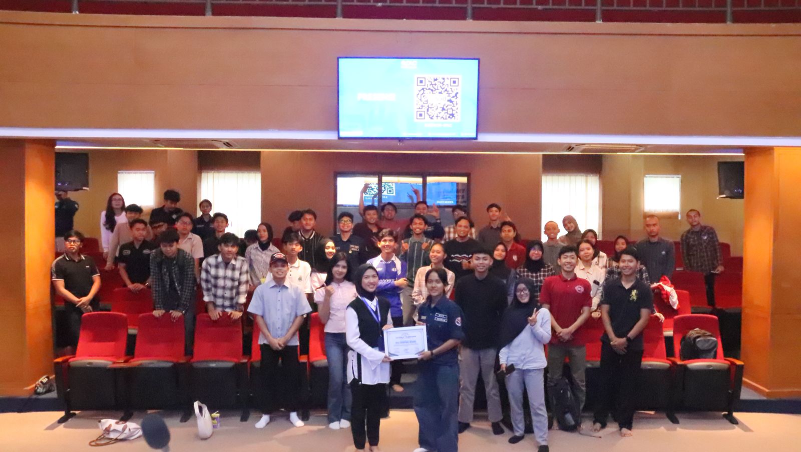 Tingkatkan Kompetensi Global, HIMA IKOR FPOK UPI Selenggarakan English Day