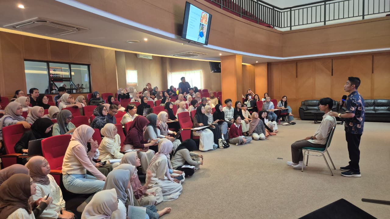 Tingkatkan Kompetensi Mahasiswa, Prodi Gizi FPOK UPI Hadirkan Narasumber dari Asosiasi Dietesien Indonesia (AsDI) Pada Kuliah Umum Mata Kuliah Dietetika Penyakit Degeneratif