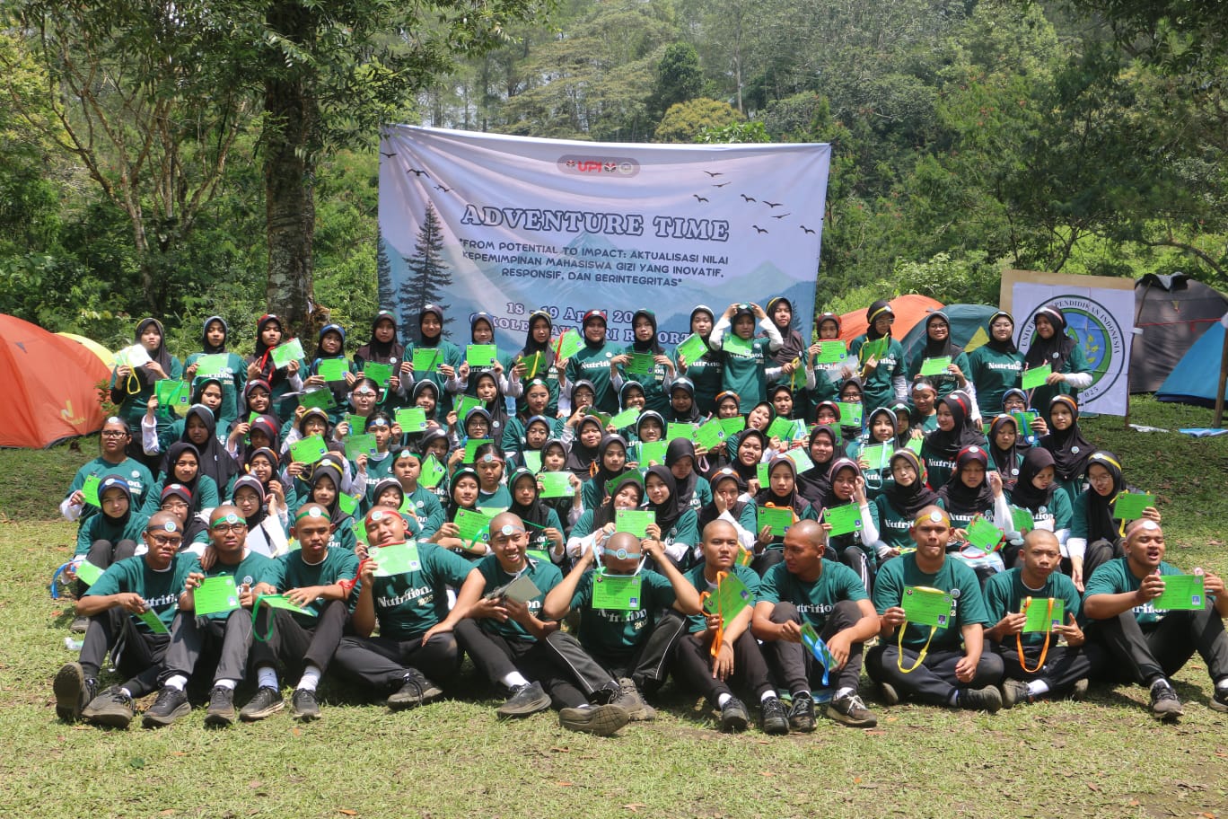 Pengukuhan Anggota Baru Himpunan Mahasiswa Gizi FPOK UPI Tahun 2026 Berlangsung Khidmat di Cikole Jayagiri