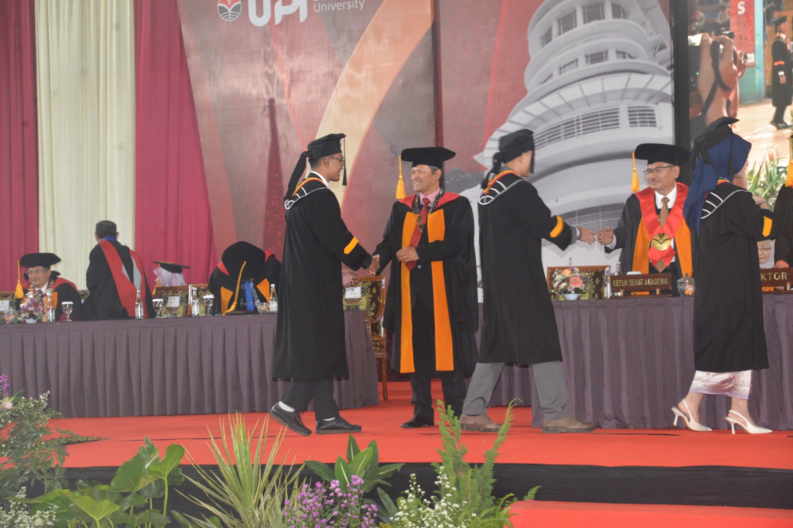 129 Wisudawan FPOK UPI Resmi Dikukuhkan pada Wisuda Gelombang III Tahun 2026