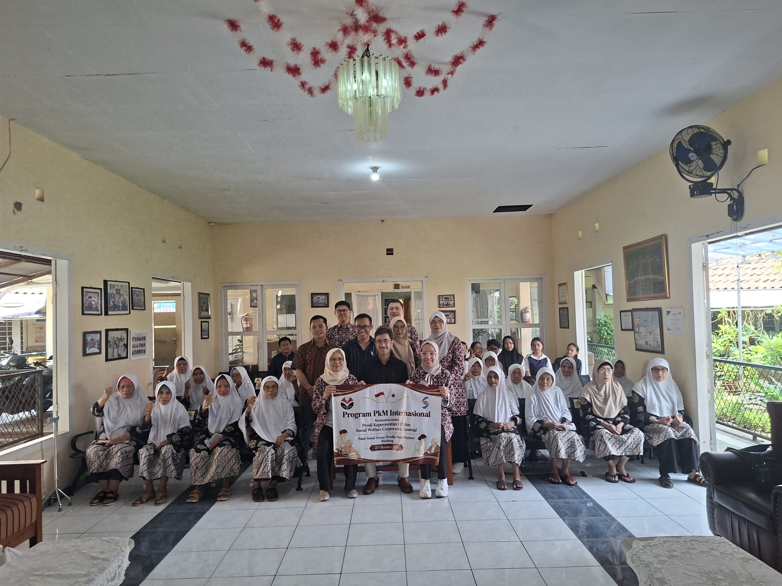 Prodi Keperawatan FPOK UPI dan Yasuragi Gelar Program PKM Internasional di Panti Sosial Bandung